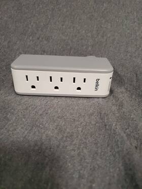 Aac400227489j Belkin Surgeplus 3-outlet Mini Surge Protector With Dual Usb Ports