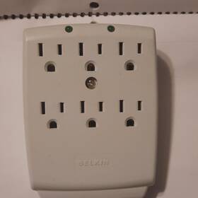 F9h620-tcw Belkin Surge Protector 6 Outlets White Wall Mount 15a 125v 1875j