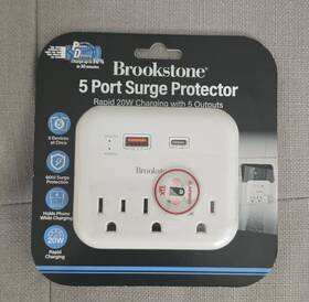 Bk16-5p311ws Brookstone 5 Outlet Surge Protector Rapid 20w Usb Charging Phone Stand White