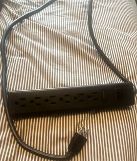 Insignia Ns-pws10 10-outlet Surge Protected Power Strip On/off Switch Black