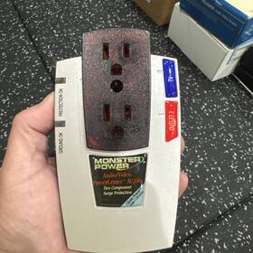 Av200 Monster 050644253133 Power Surge Protector 1100 Joules Stage 1 Clean Sealed