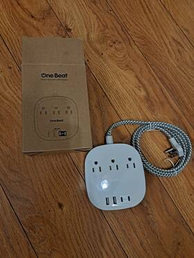 Thus03uc2 One Beat Flat Plug Power Strip/usb Charger 5 Ft 3 Outlets 2 Usb-a And Usb-c
