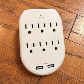 2440010505 Onn. 6-outlet Surge Protector With 2 Usb Ports And Indicator Light White
