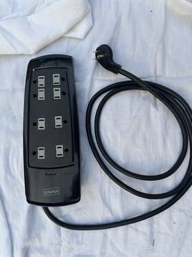 199685 Staples 718103025911 8-outlet 3300 Joule Surge Protector