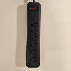 1000-joule Utilitech 615225 6-outlet Surge Protector 120v 15a Power Strip Black